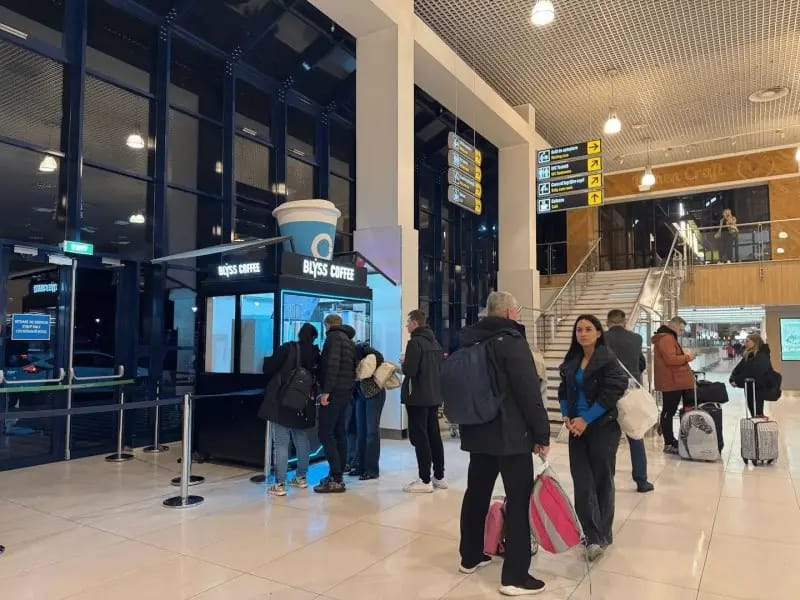 cofeplus robot coffee kiosk at airport